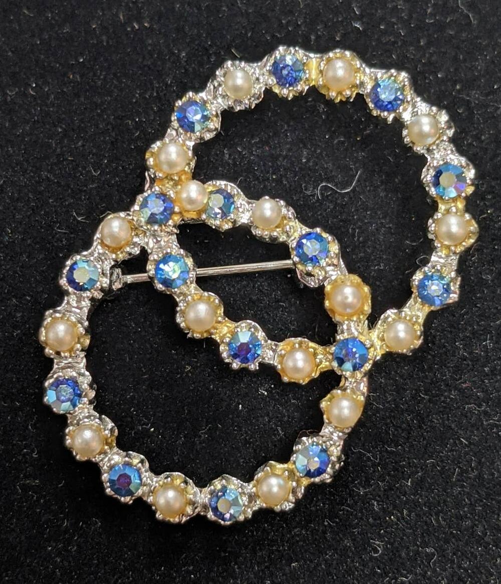 Vintage Overlapping Circles Brooch Silver Tone Metal Blue Rhinestone Faux Pearl